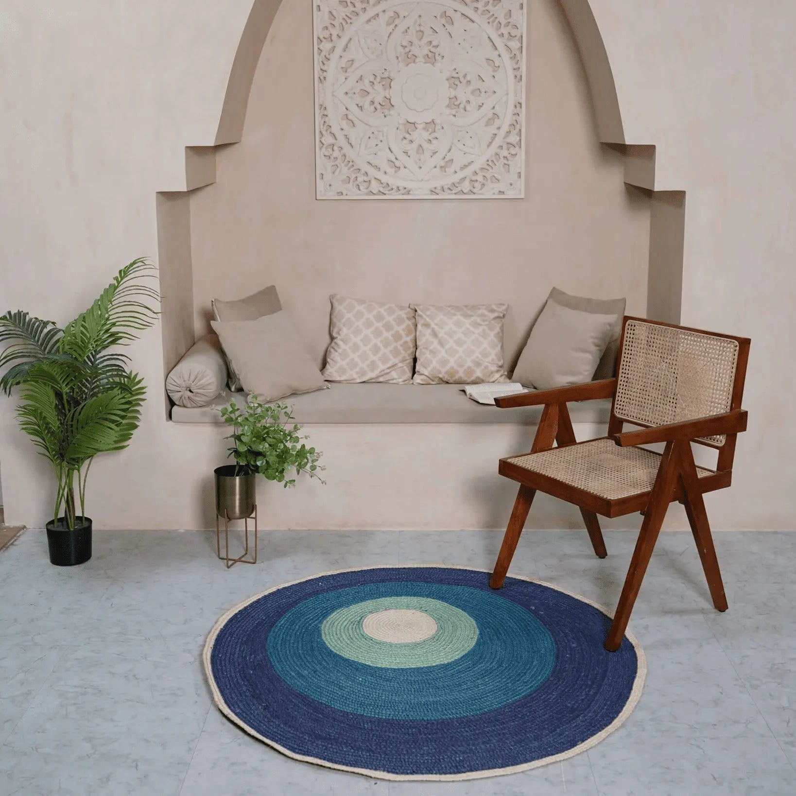 Handwoven Multicolor Gradient Round Jute Rug – Braided Boho Design