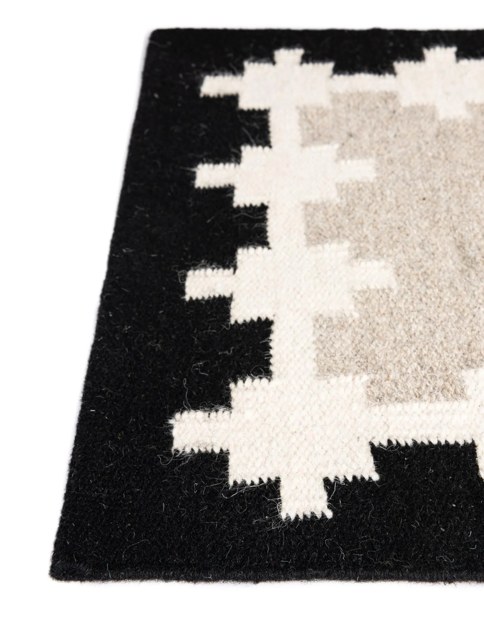 Black & White Jute Runner Rug – Eco-Friendly Hemp Fiber Hallway Carpet