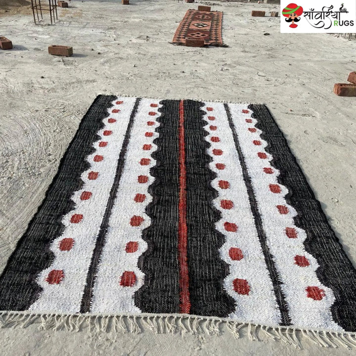 Handmade Black Geometric Jute Cotton Dhurrie Rug