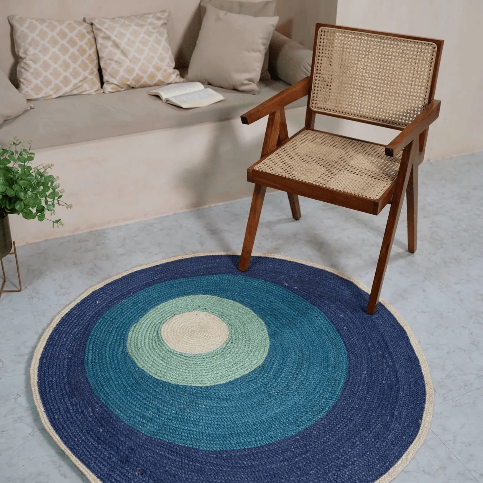 Handwoven Multicolor Gradient Round Jute Rug – Braided Boho Design