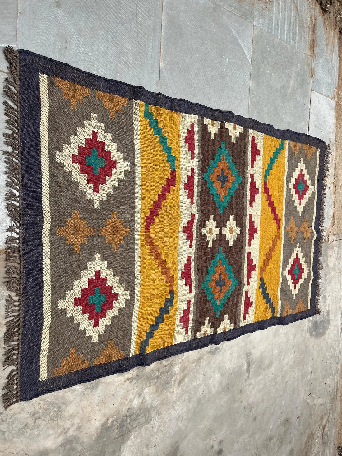 Handwoven Wool & Jute Kilim Rug – Traditional Indian Dhurrie Carpet