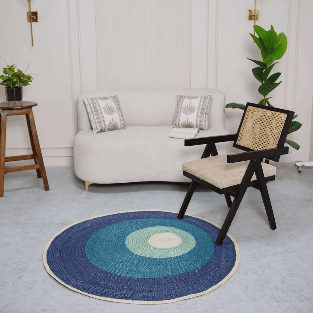 Handwoven Multicolor Gradient Round Jute Rug – Braided Boho Design