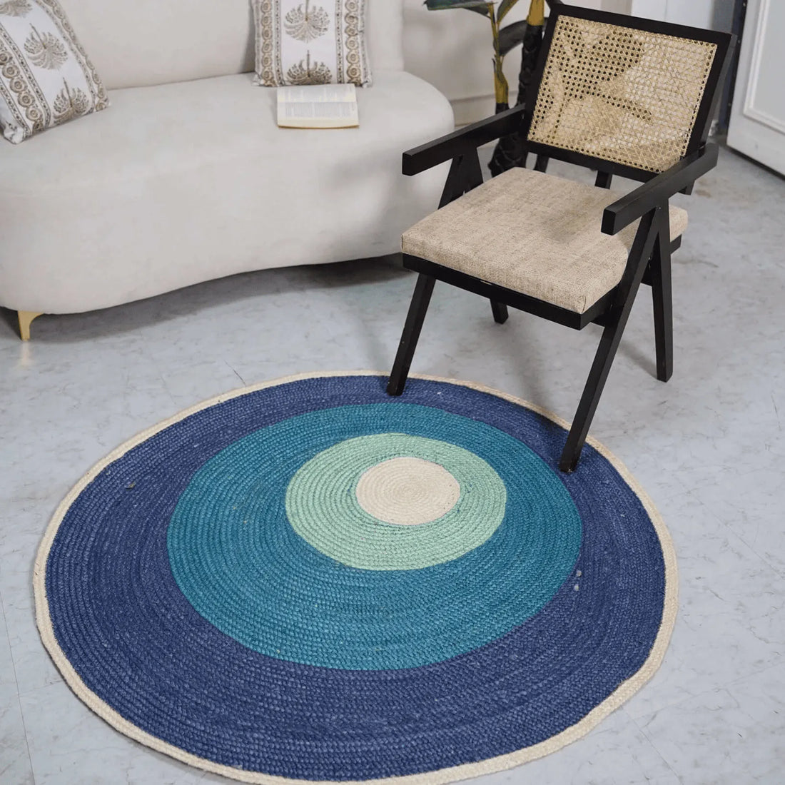 Handwoven Multicolor Gradient Round Jute Rug – Braided Boho Design