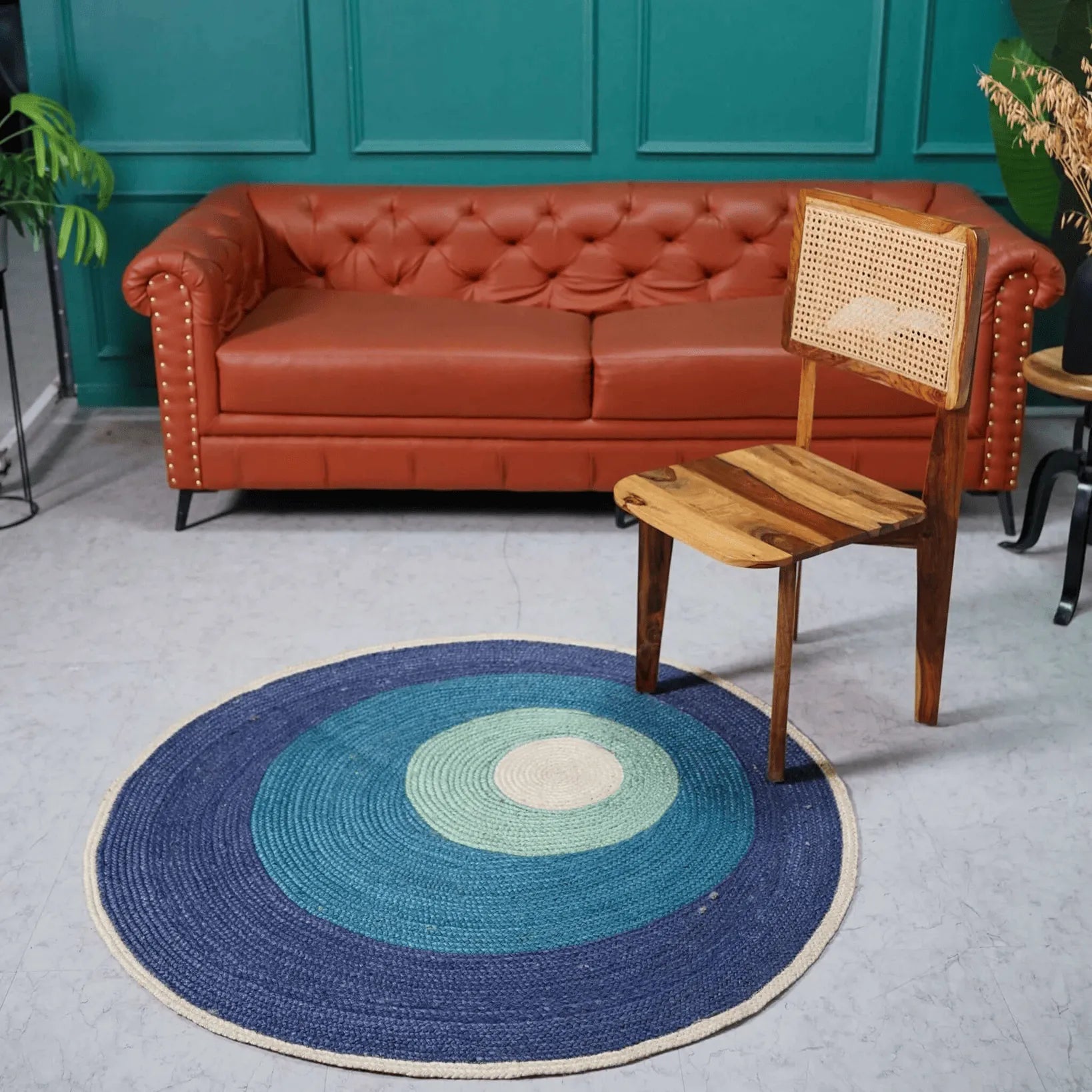 Handwoven Multicolor Gradient Round Jute Rug – Braided Boho Design