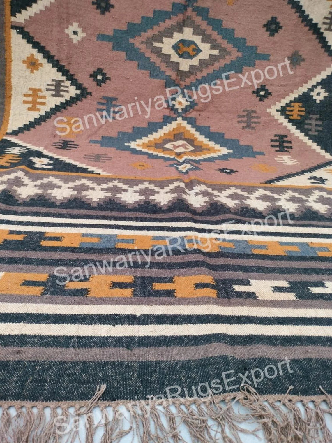 Handwoven Wool Jute Kilim Rug – Oriental Geometric Pattern