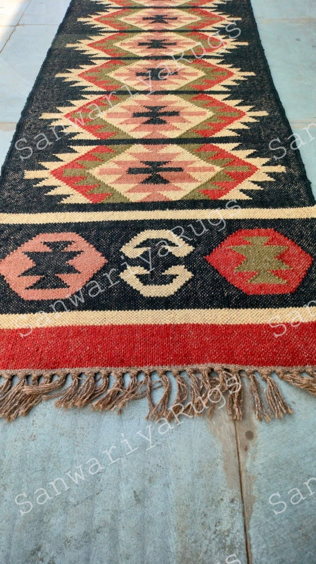 Handwoven Wool Jute Kilim Rug: Bohemian Dhurrie Flatweave
