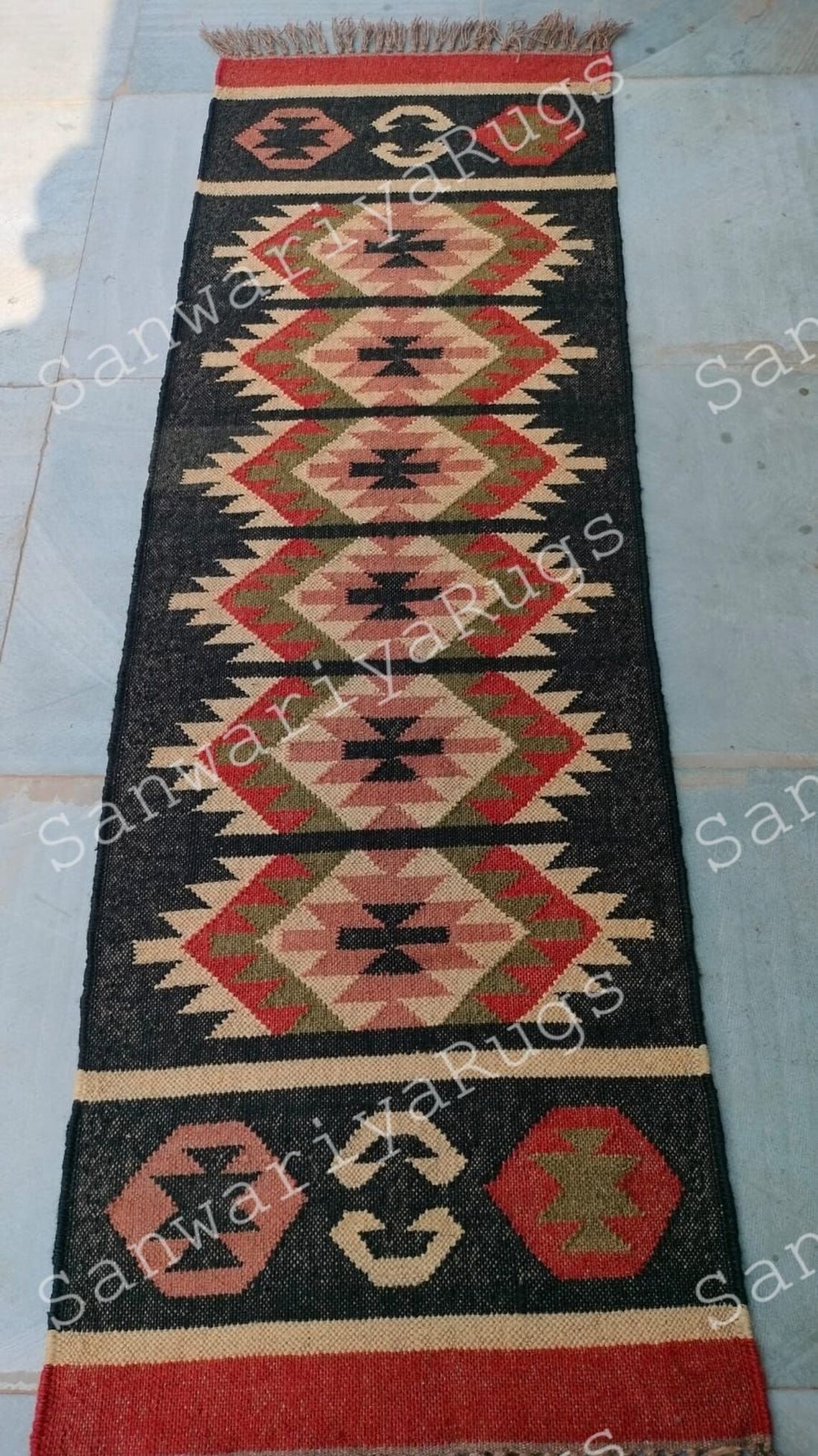 Handwoven Wool Jute Kilim Rug: Bohemian Dhurrie Flatweave