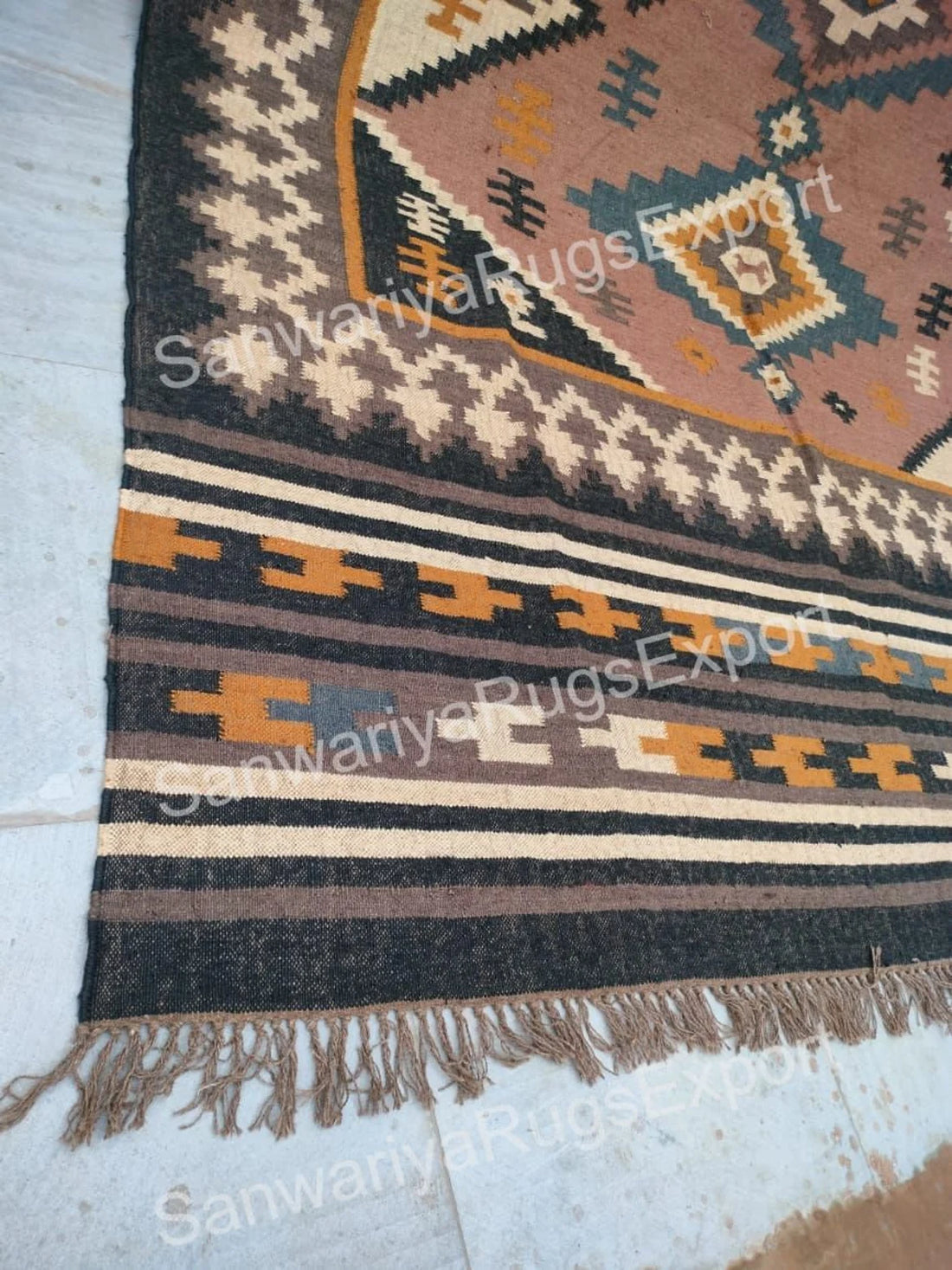 Handwoven Wool Jute Kilim Rug – Oriental Geometric Pattern