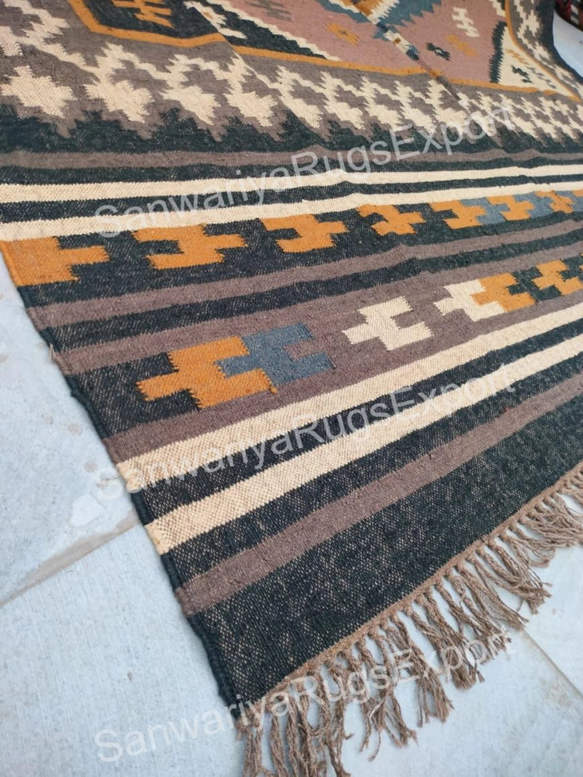 Handwoven Wool Jute Kilim Rug – Oriental Geometric Pattern