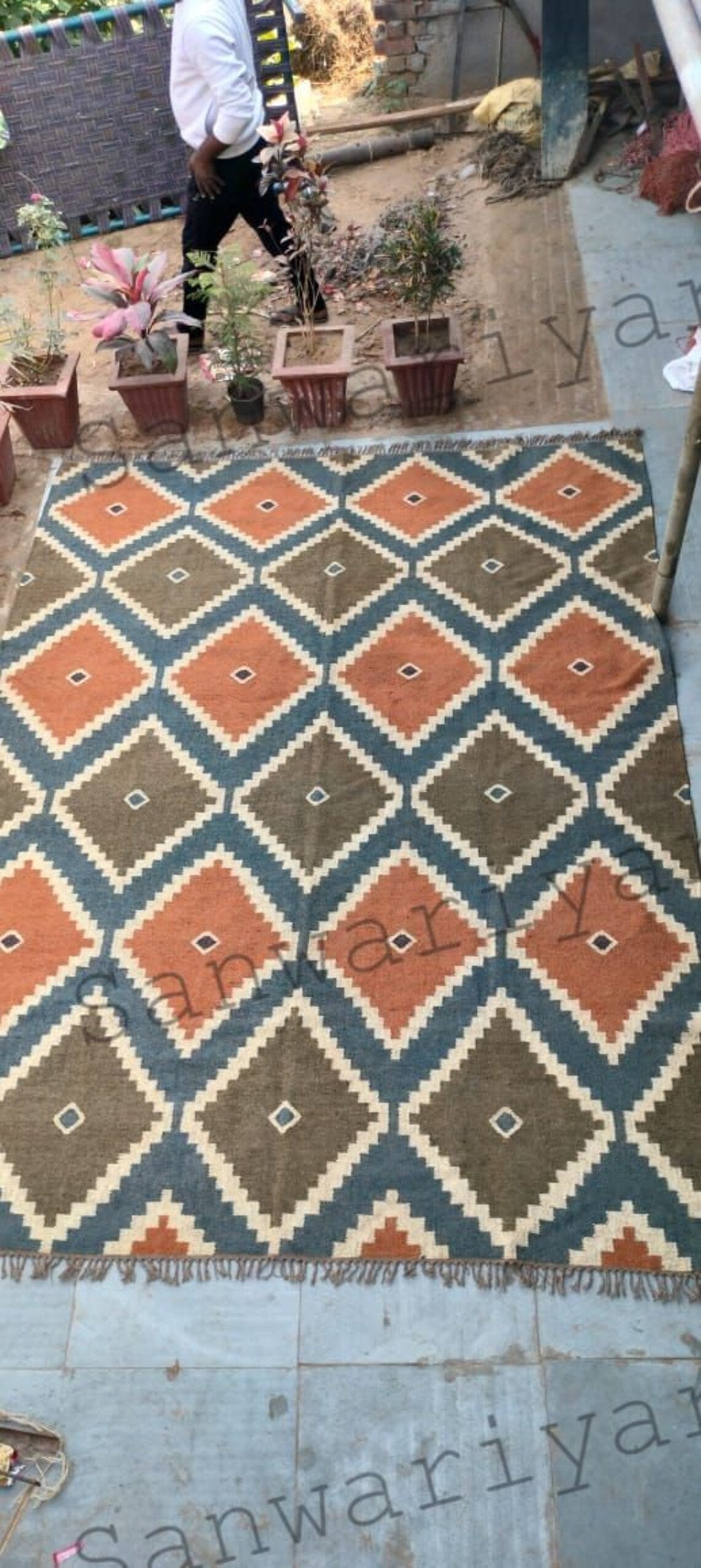 Handwoven Kilim Wool Jute Area Rug with Traditional Geometric Patterns