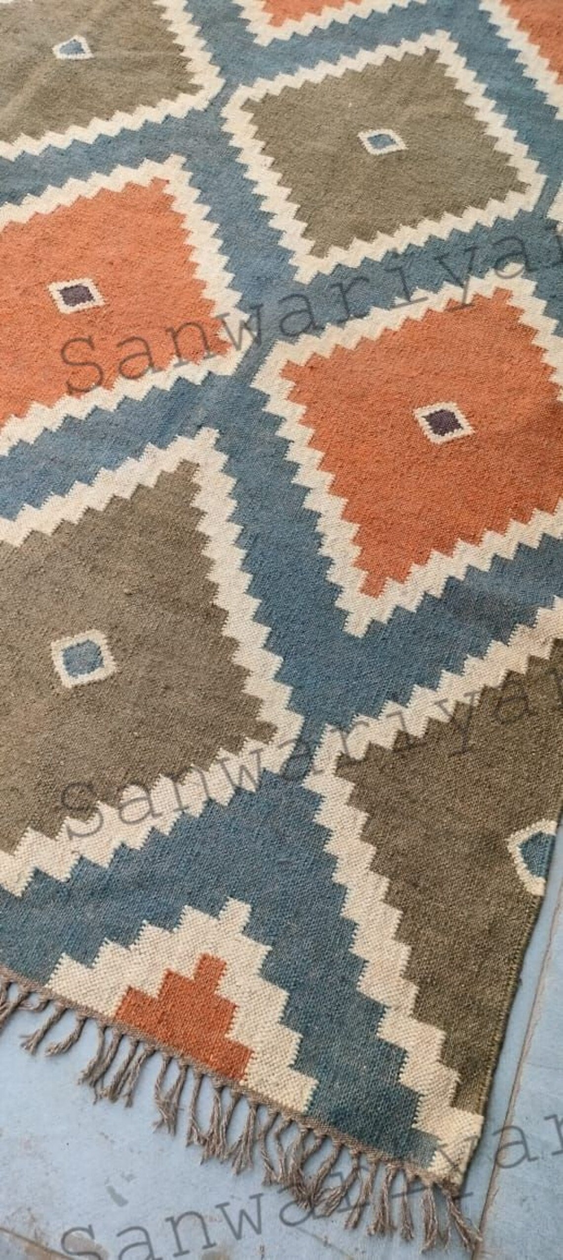 Handwoven Kilim Wool Jute Area Rug with Traditional Geometric Patterns