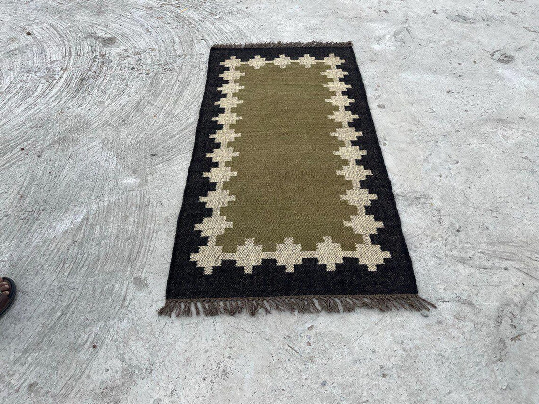 Kilim Rug Runner Green Black Wool & Jute Dhurrie Rug Oriental Geometric Traditional