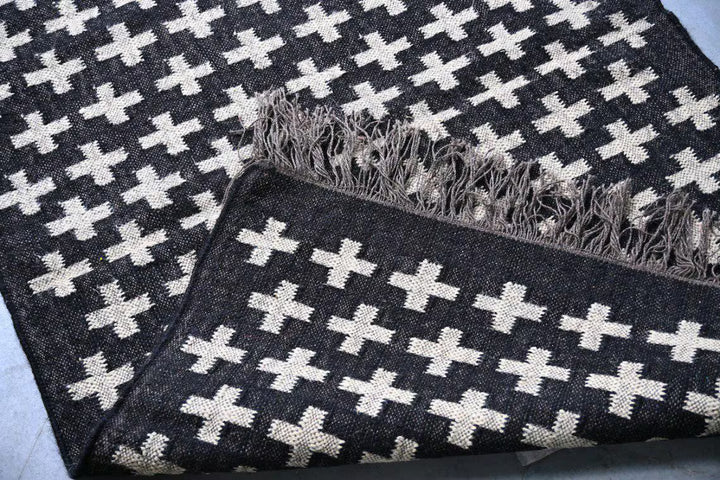 Handmade Kilim Rug – Wool & Jute Dhurrie, Black White Geometric Carpet