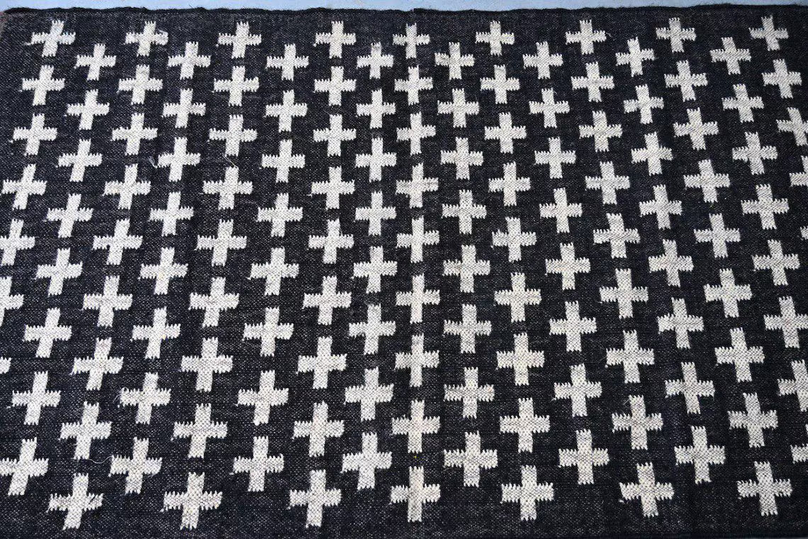 Handmade Kilim Rug – Wool & Jute Dhurrie, Black White Geometric Carpet
