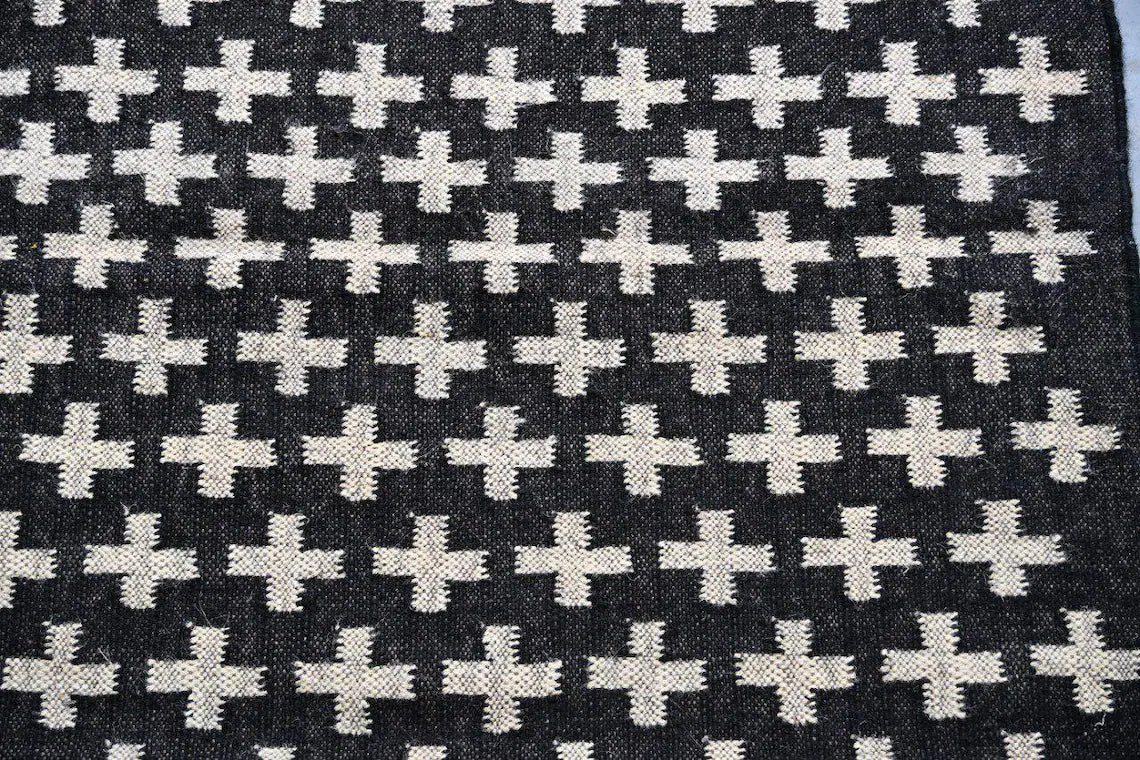 Handmade Kilim Rug – Wool & Jute Dhurrie, Black White Geometric Carpet
