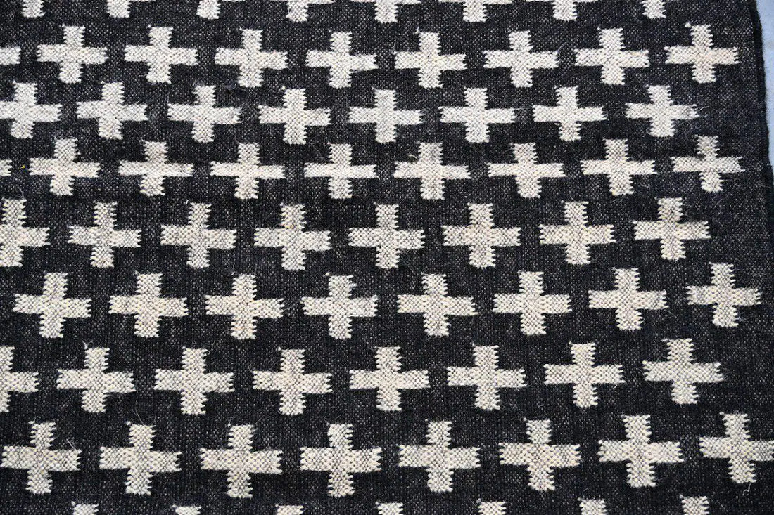 Handmade Kilim Rug – Wool & Jute Dhurrie, Black White Geometric Carpet