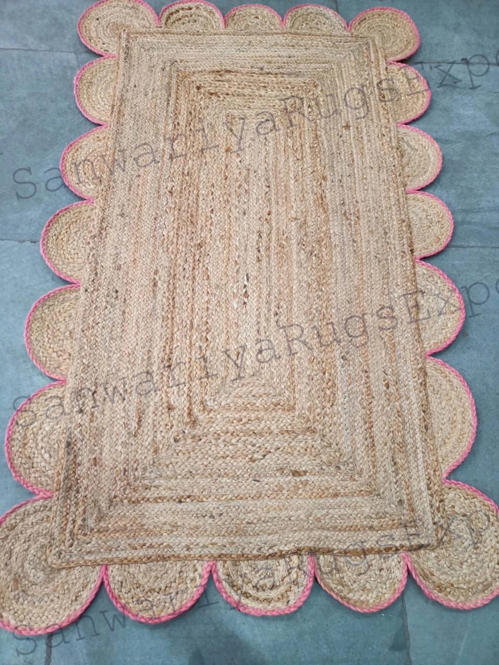 Scalloped Jute Rug – Hand-Braided Natural Fiber Area Rug | Custom Size Round Rug