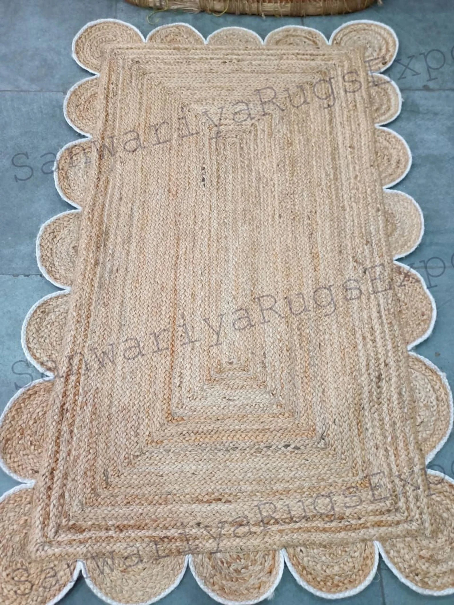 Scalloped Jute Rug – Hand-Braided Natural Fiber Area Rug | Custom Size Round Rug