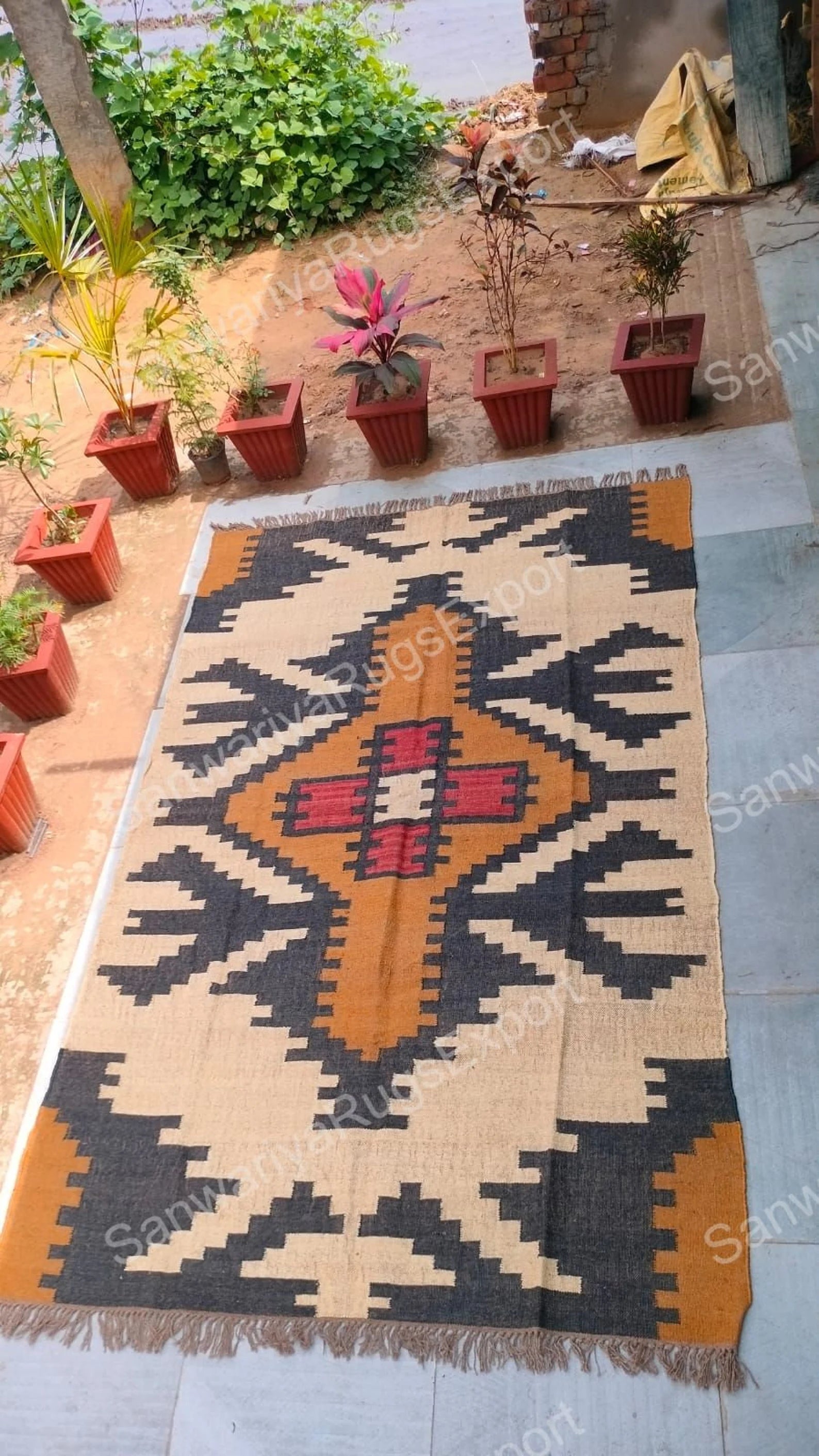 Handwoven Wool & Jute Kilim Rug – Geometric Pattern Indian Dhurrie for Modern & Traditional Interiors