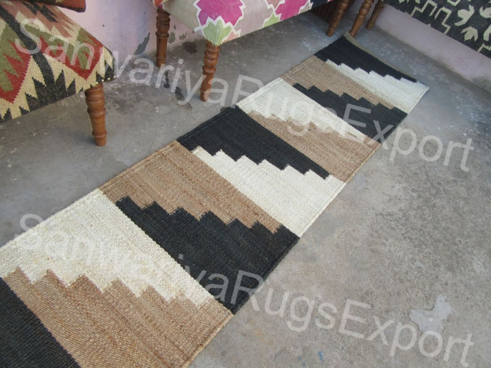 Natural Black & White Zigzag Jute & Hemp Rug – Handwoven Area & Stair Runner