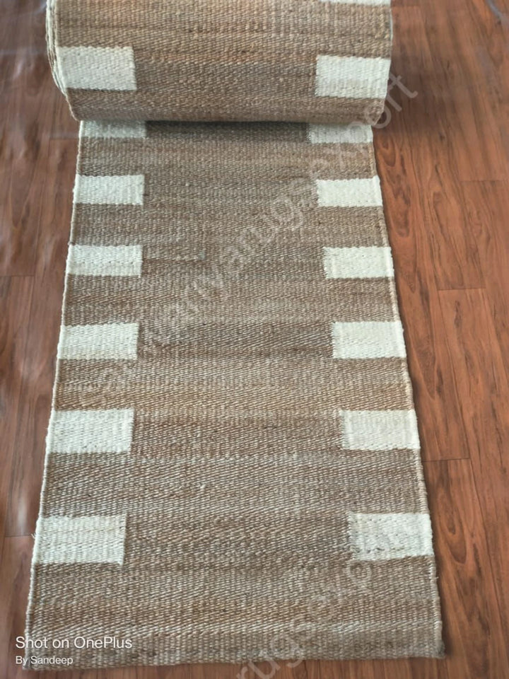 Handwoven Jute Aisle Runner – Natural Hemp Rug with Off-White Pattern