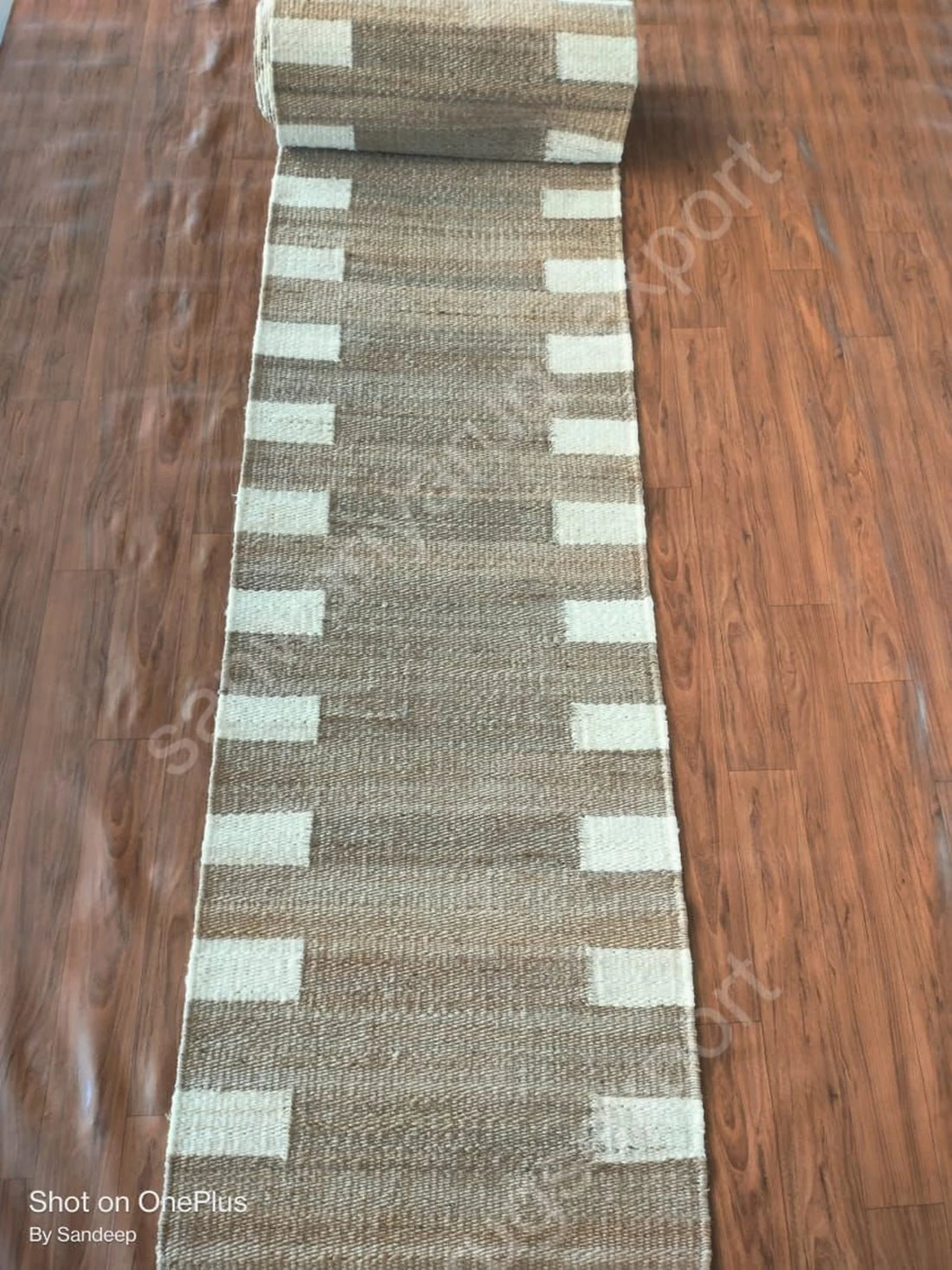 Handwoven Jute Aisle Runner – Natural Hemp Rug with Off-White Pattern