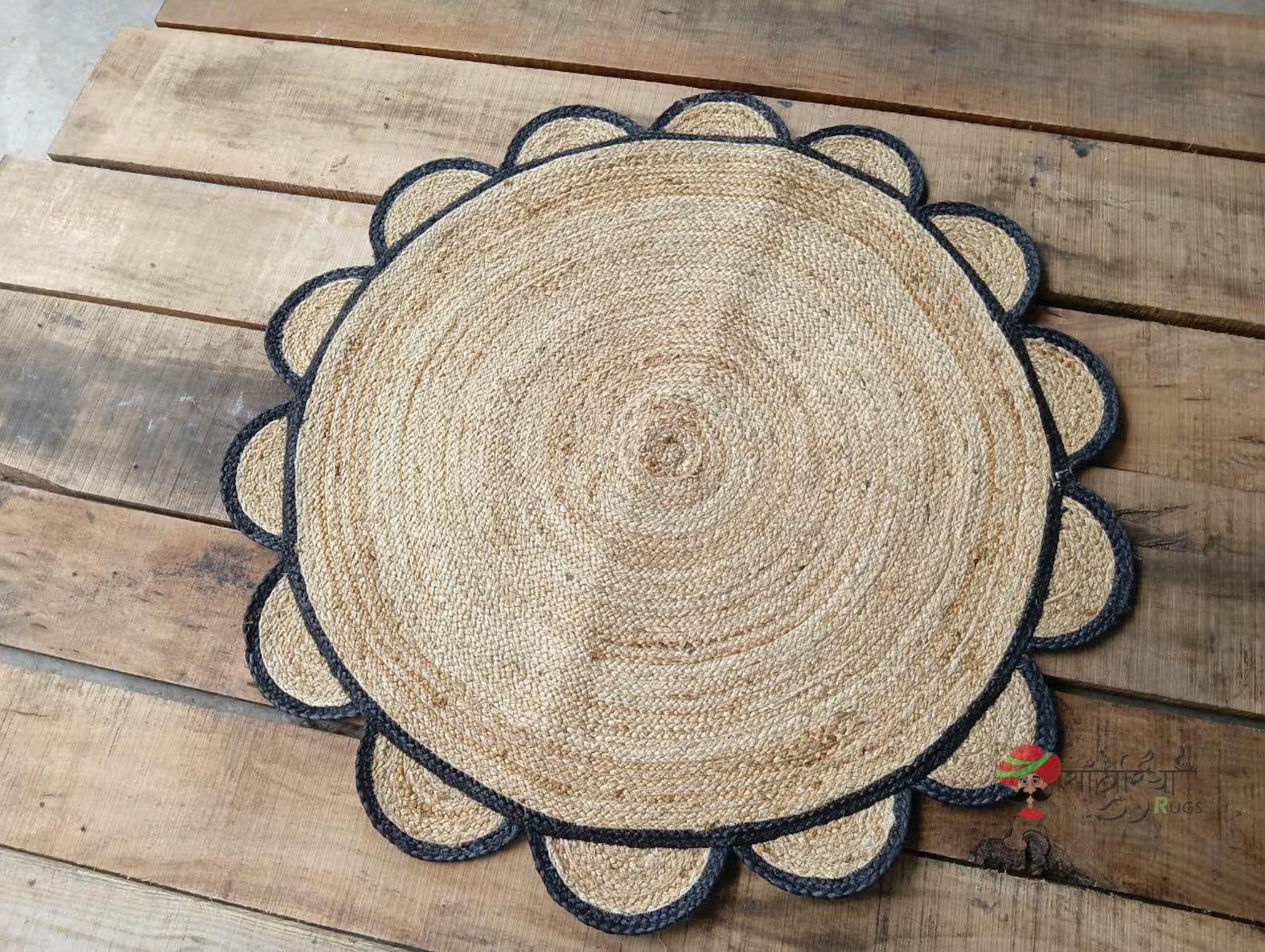 Round Scalloped Pattern Jute Rug with Black Border – Handwoven Natural Rug