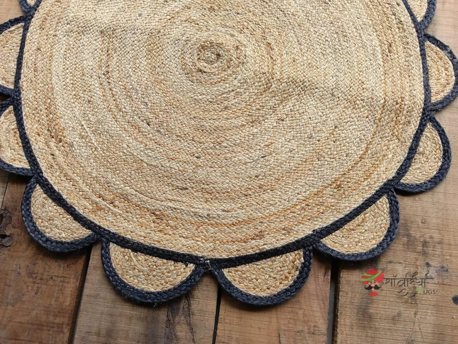 Round Scalloped Pattern Jute Rug with Black Border – Handwoven Natural Rug