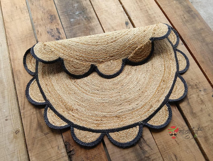 Round Scalloped Pattern Jute Rug with Black Border – Handwoven Natural Rug