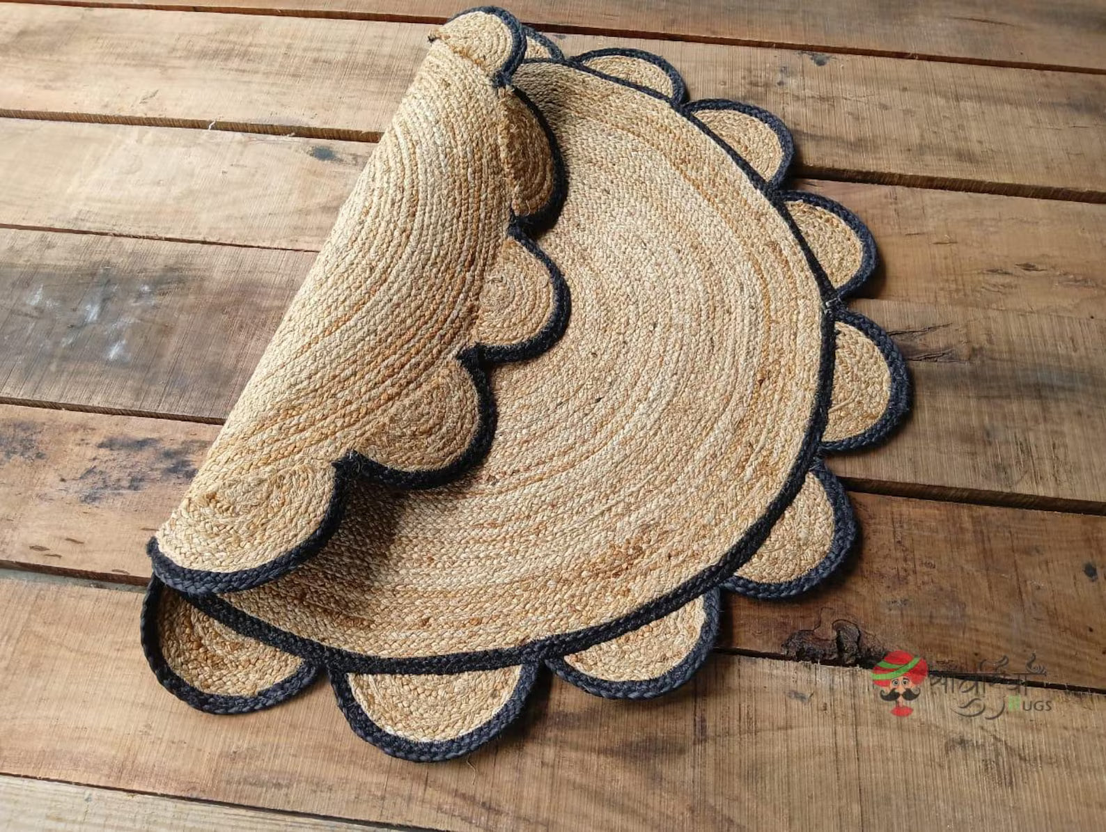 Round Scalloped Pattern Jute Rug with Black Border – Handwoven Natural Rug