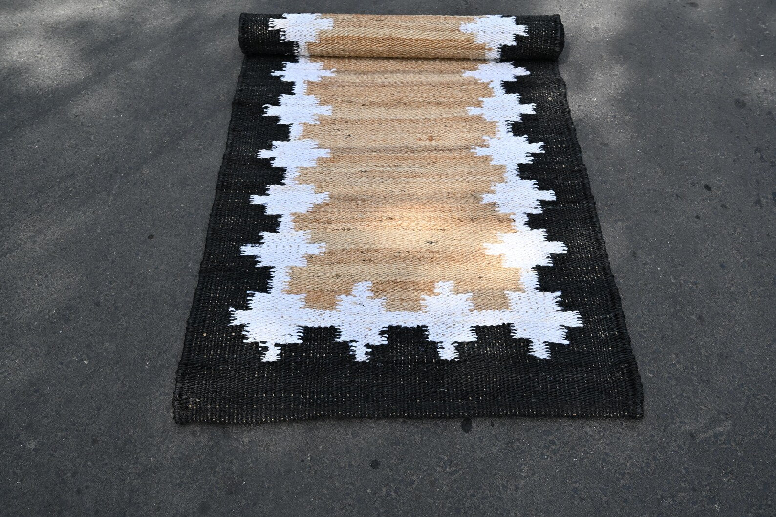 Black & White Jute Runner Rug – Eco-Friendly Hemp Fiber Hallway Carpet