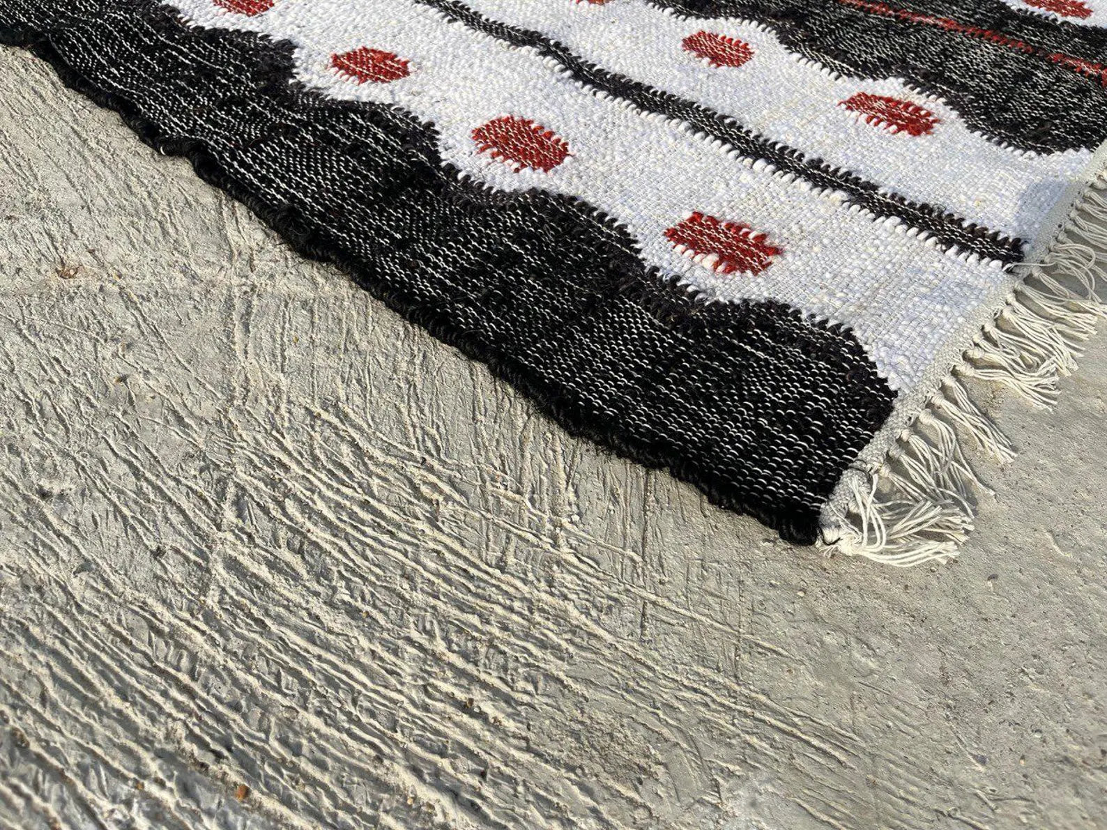 Handmade Jute Cotton Rug – Bohemian Black Geometric Area Rug