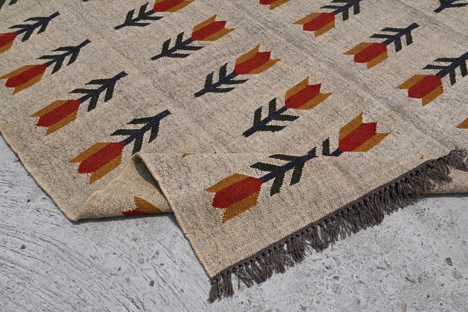 Kilim Rug, Flower Pattern Bohemian Indian Wool Jute Rug