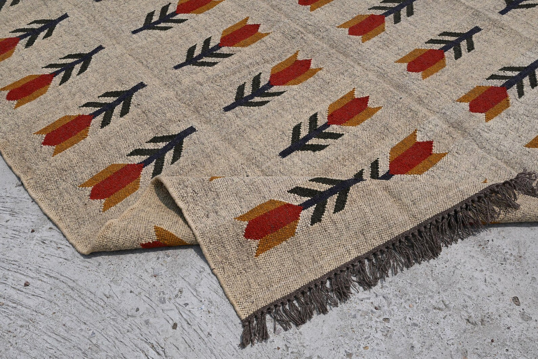 Kilim Rug, Flower Pattern Bohemian Indian Wool Jute Rug