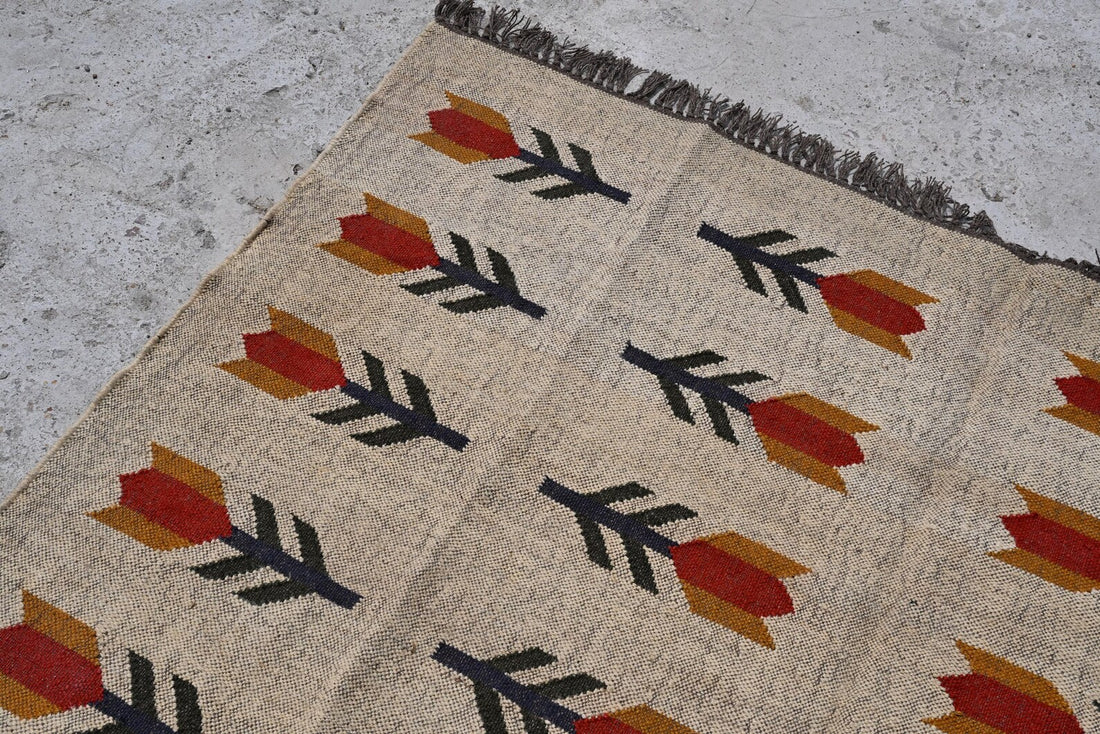 Kilim Rug, Flower Pattern Bohemian Indian Wool Jute Rug