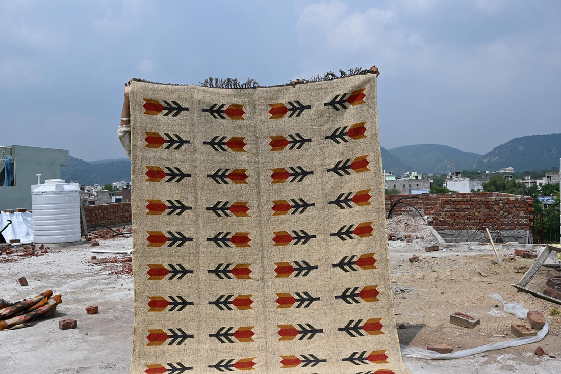 Kilim Rug, Flower Pattern Bohemian Indian Wool Jute Rug