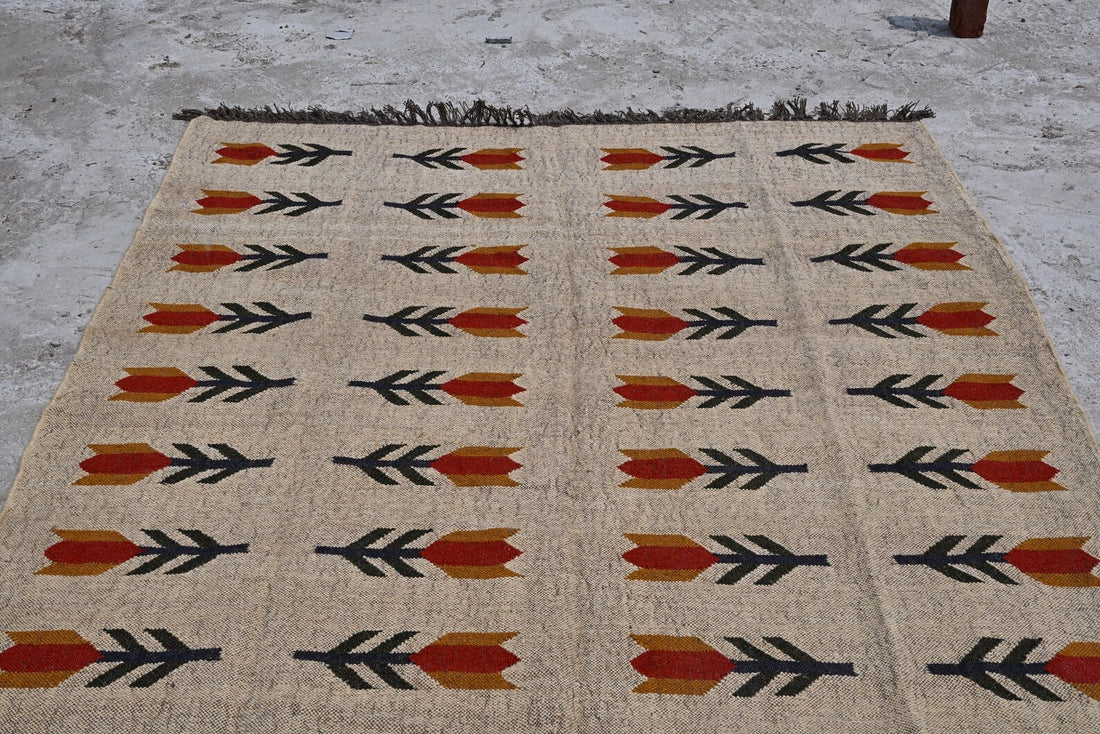 Kilim Rug, Flower Pattern Bohemian Indian Wool Jute Rug