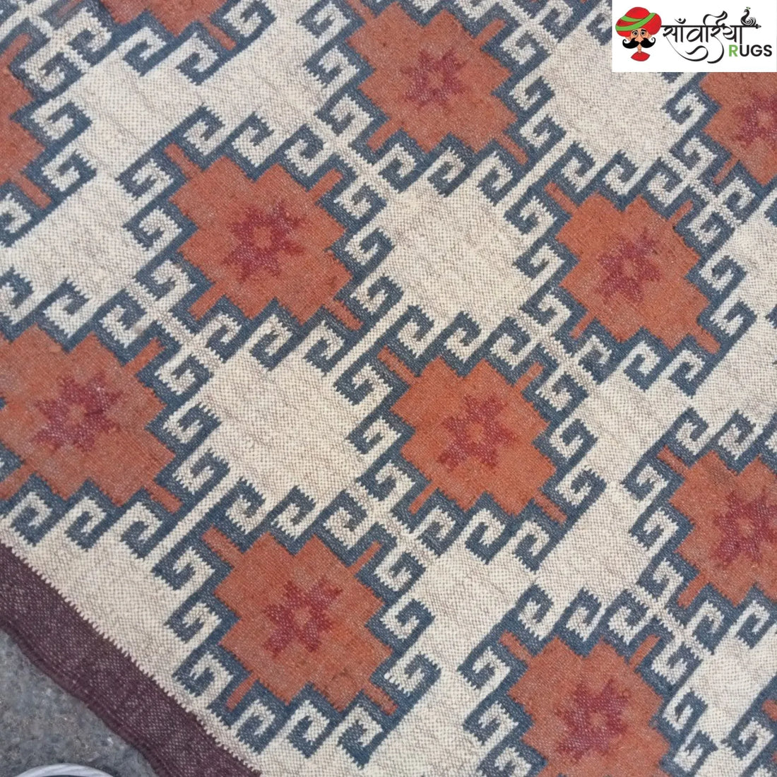 HANDMADE WOOL JUTE KILIM DHURRIE RUG WITH GEOMETRIC FLATWEAVE PATTERN